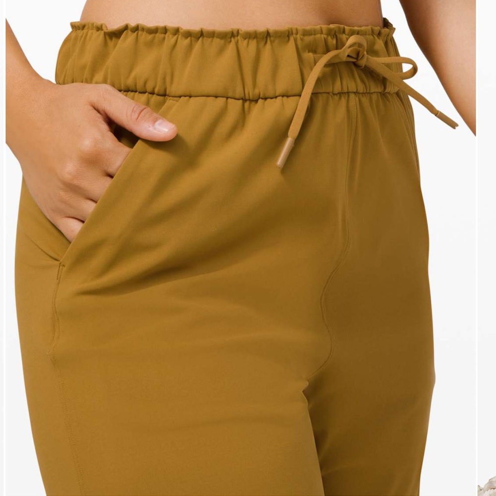 Lululemon keep moving crop “23